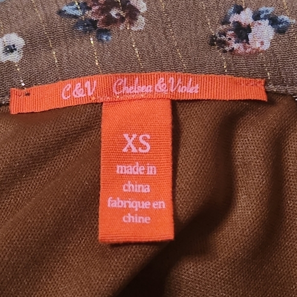 XS Chelsea & Violet Long Sleeve Floral Mini Dress - Picture 2 of 6